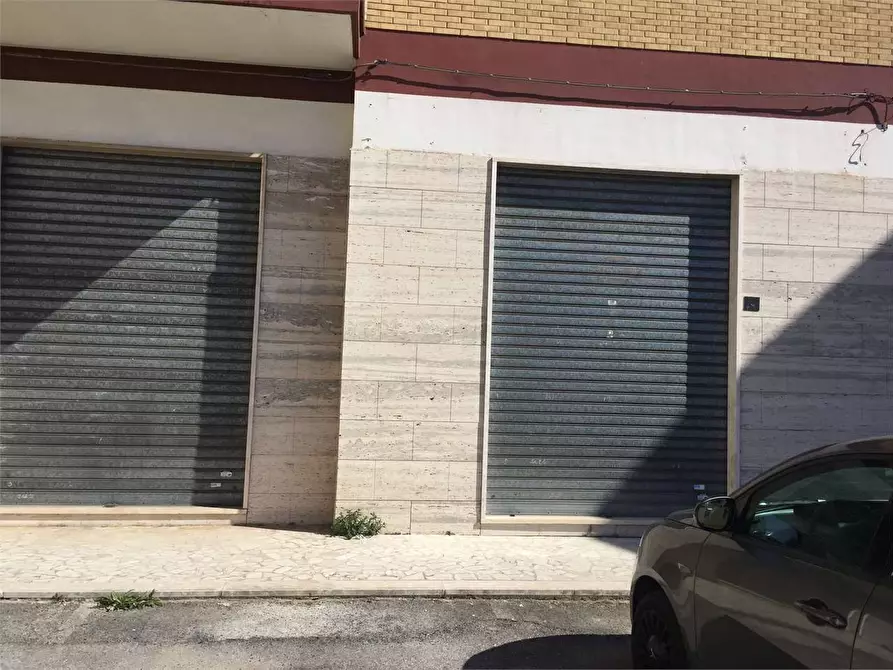 Immagine 7 di Negozio in vendita  in Via Labriola 13 a Frosinone