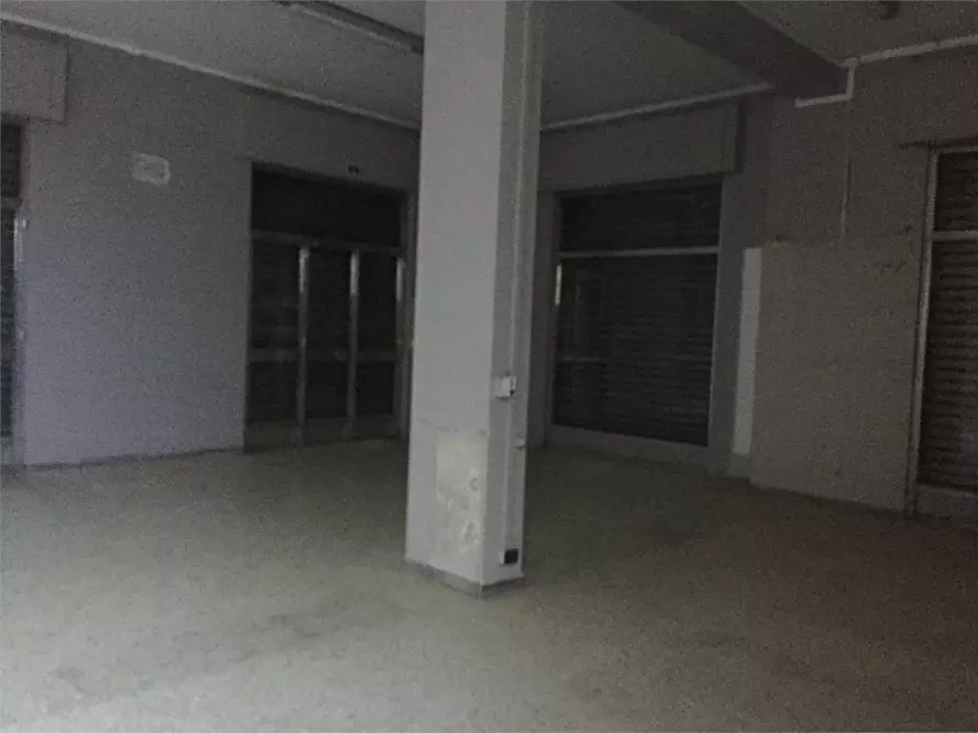 Immagine 2 di Negozio in vendita  in Via Labriola 13 a Frosinone