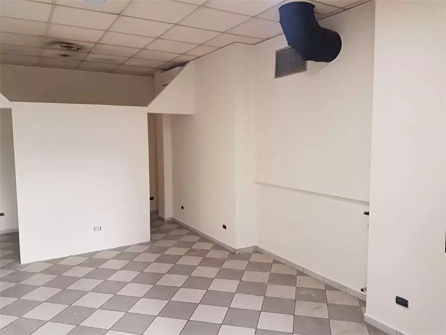 Immagine 2 di Negozio in affitto  in Via Aldo Moro a Frosinone