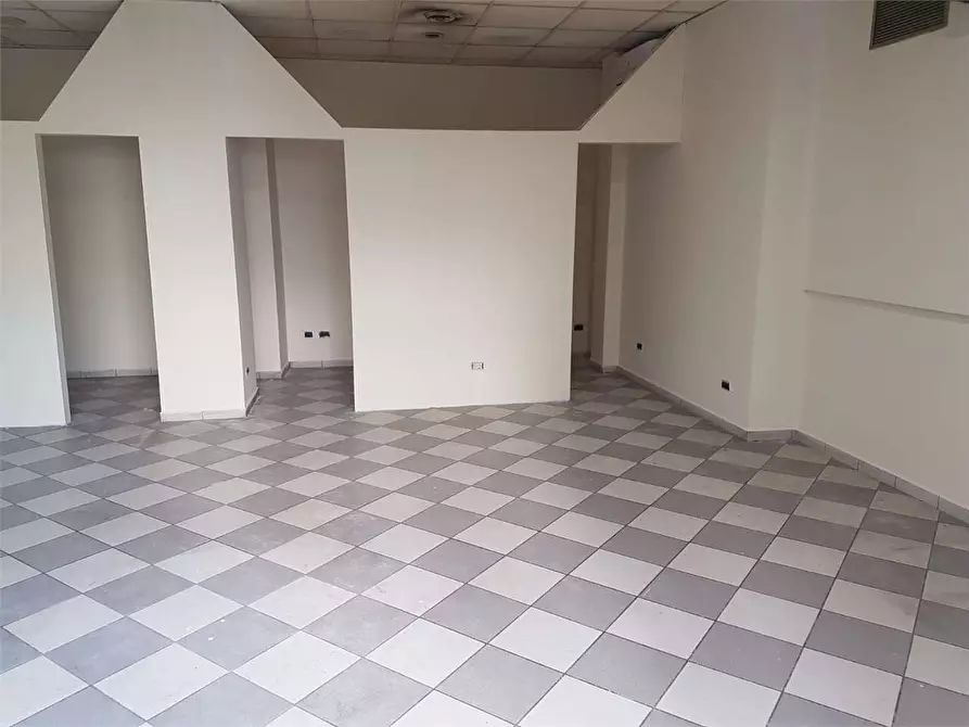 Immagine 1 di Negozio in affitto  in Via Aldo Moro a Frosinone