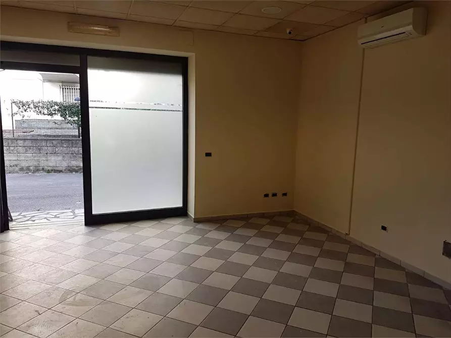 Immagine 8 di Negozio in affitto  in Via Aldo Moro a Frosinone