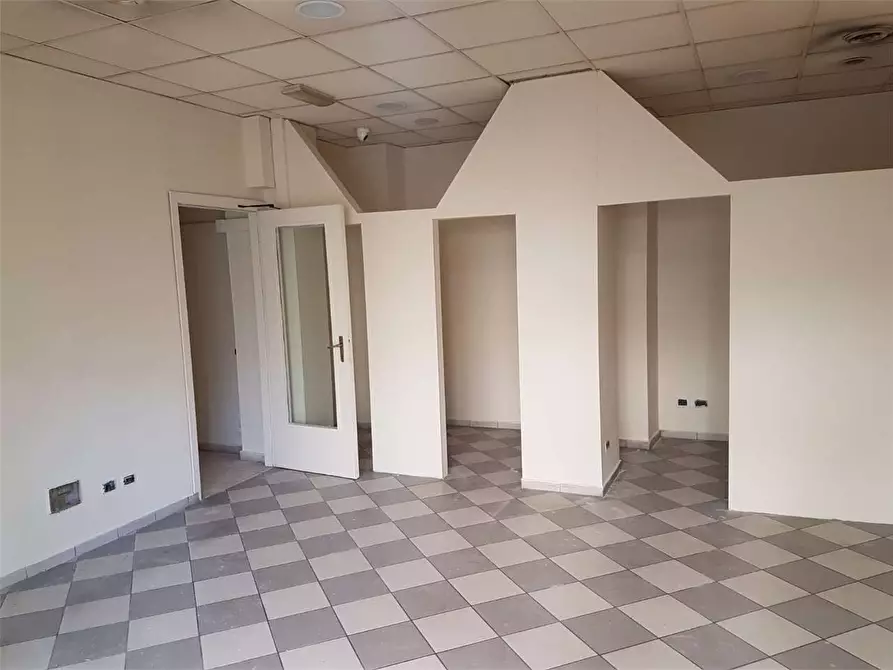 Immagine 7 di Negozio in affitto  in Via Aldo Moro a Frosinone