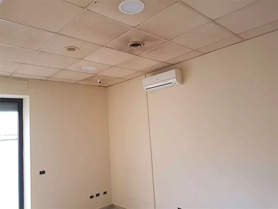 Immagine 10 di Negozio in affitto  in Via Aldo Moro a Frosinone