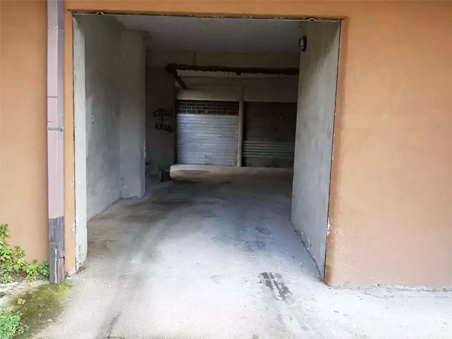 Immagine 1 di Garage in vendita  in Via Ciamarra a Frosinone