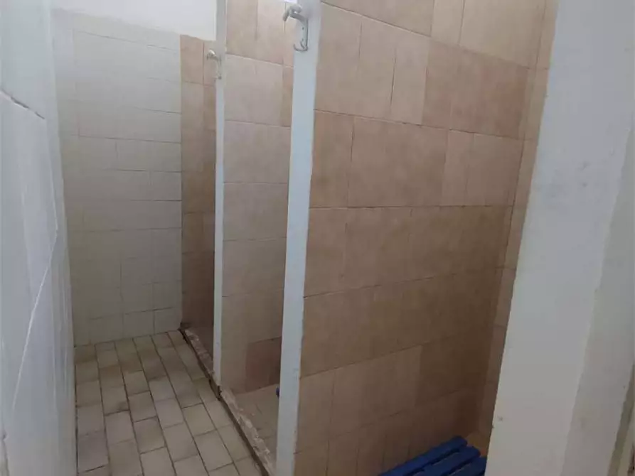 Immagine 4 di Negozio in affitto  in Via De santis a Torrice