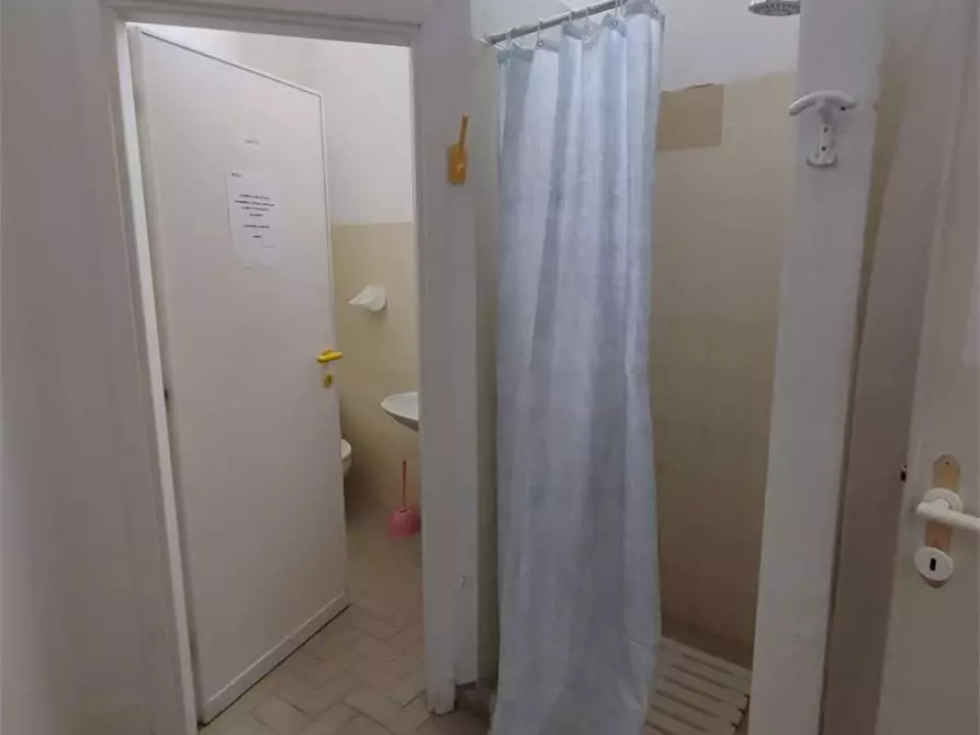 Immagine 6 di Negozio in affitto  in Via De santis a Torrice