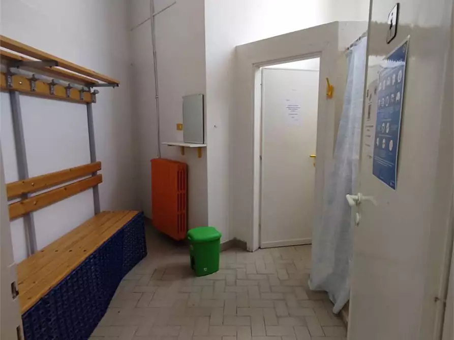 Immagine 7 di Negozio in affitto  in Via De santis a Torrice