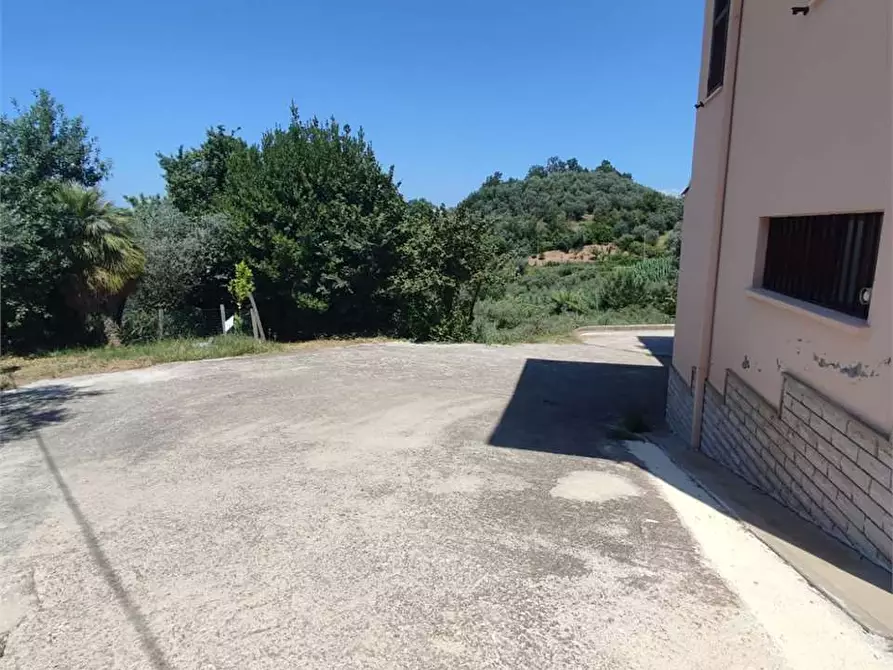 Immagine 9 di Negozio in affitto  in Via De santis a Torrice