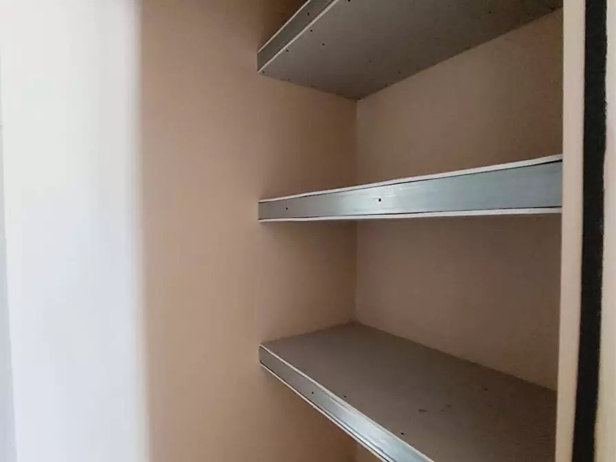 Immagine 10 di Negozio in vendita  in Via Mola Vecchia 15 a Frosinone