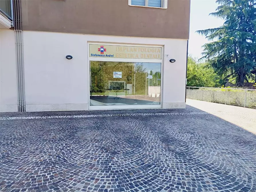 Immagine 18 di Negozio in vendita  in Via Mola Vecchia 15 a Frosinone