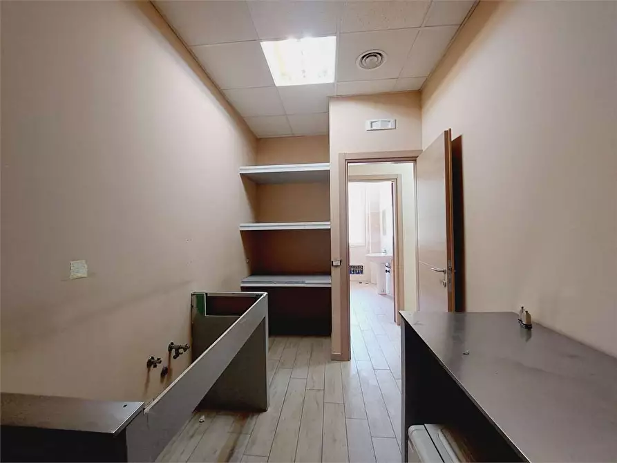 Immagine 25 di Negozio in vendita  in Via Mola Vecchia 15 a Frosinone
