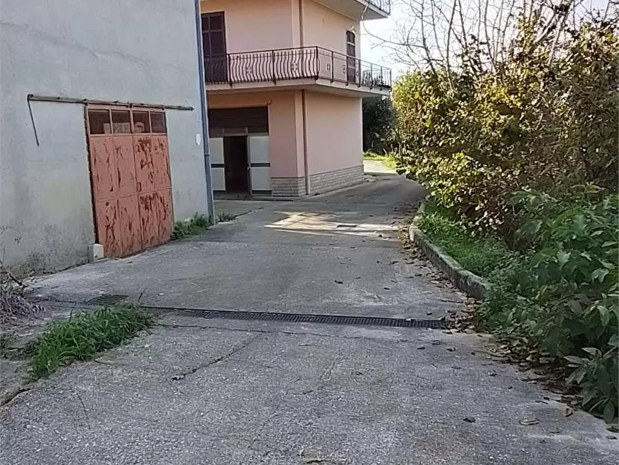 Immagine 10 di Negozio in affitto  in Via De santis a Torrice