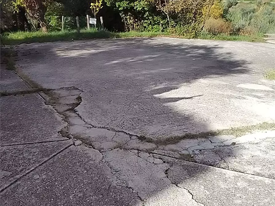 Immagine 11 di Negozio in affitto  in Via De santis a Torrice