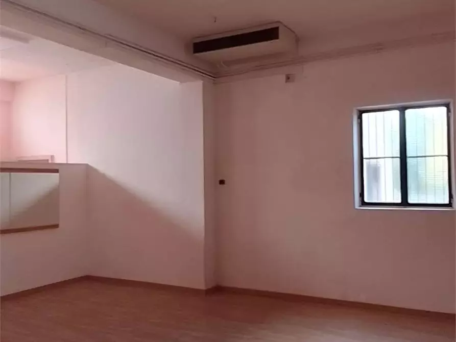 Immagine 12 di Negozio in affitto  in Via De santis a Torrice