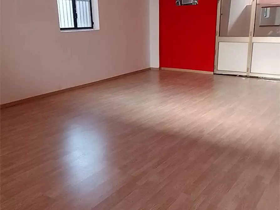 Immagine 16 di Negozio in affitto  in Via De santis a Torrice