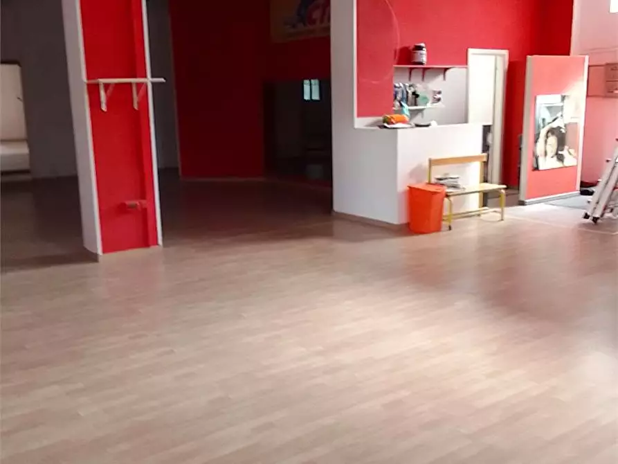 Immagine 19 di Negozio in affitto  in Via De santis a Torrice