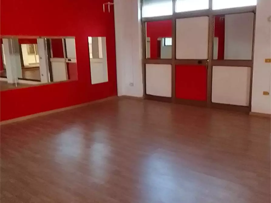 Immagine 23 di Negozio in affitto  in Via De santis a Torrice