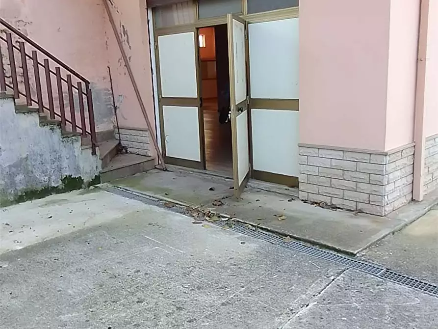 Immagine 24 di Negozio in affitto  in Via De santis a Torrice