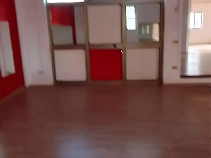 Immagine 25 di Negozio in affitto  in Via De santis a Torrice