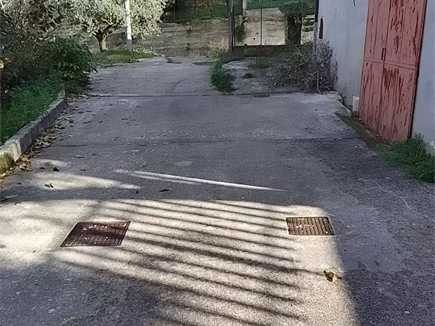 Immagine 26 di Negozio in affitto  in Via De santis a Torrice