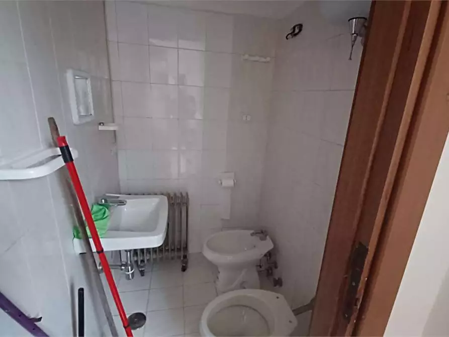 Immagine 11 di Ufficio in affitto  a Frosinone