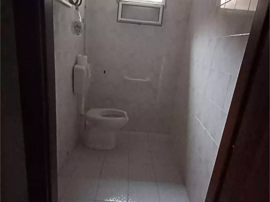 Immagine 6 di Negozio in affitto  a Frosinone