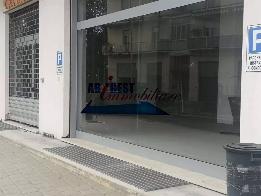 Immagine 1 di Negozio in affitto  a Frosinone