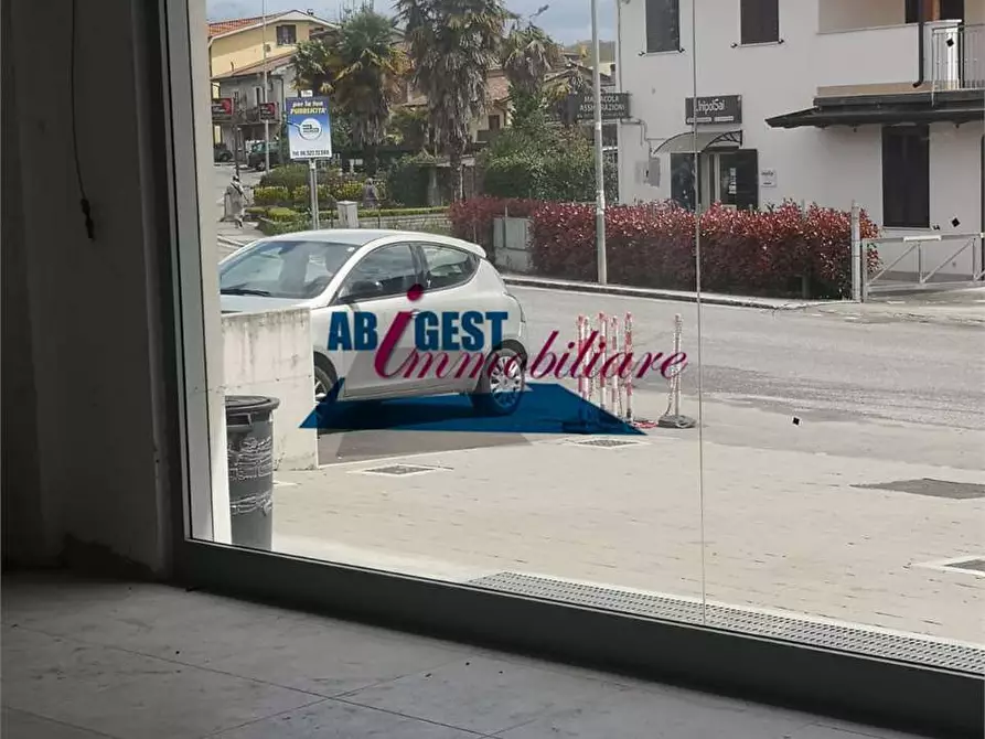Immagine 2 di Negozio in affitto  a Frosinone