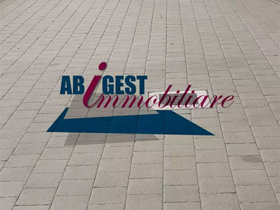 Immagine 3 di Negozio in affitto  a Frosinone