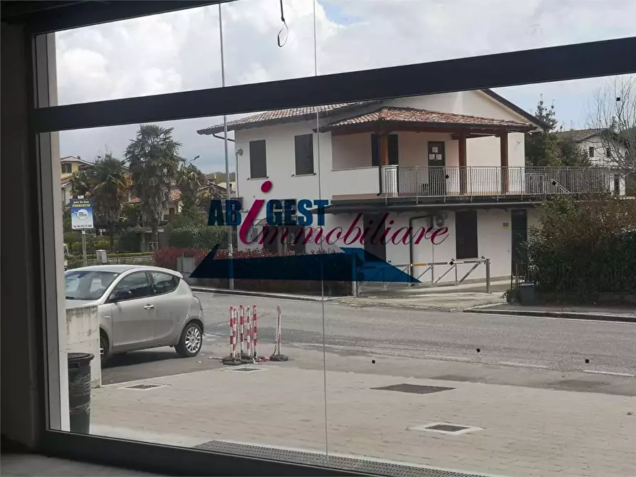 Immagine 5 di Negozio in affitto  a Frosinone