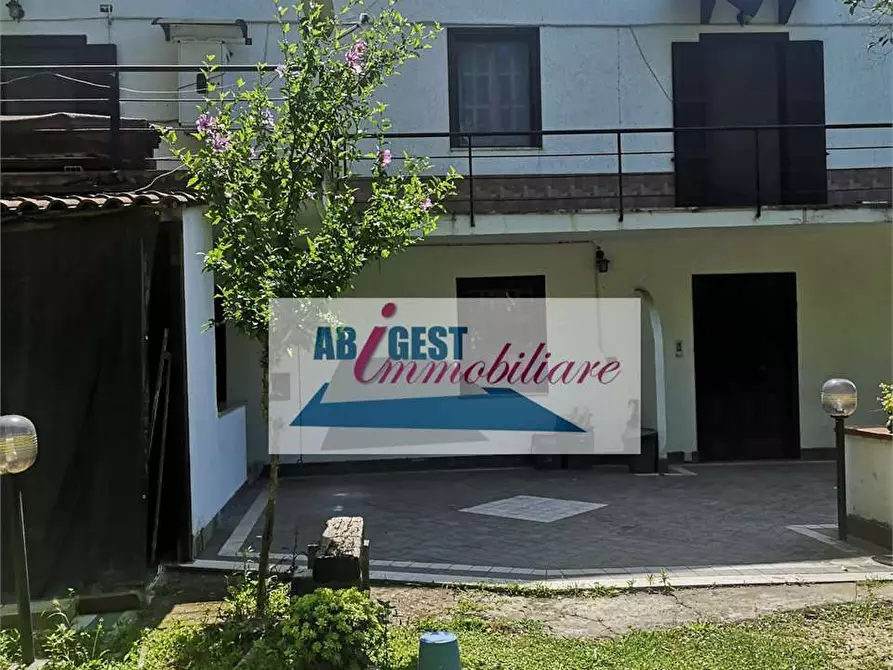 Immagine 1 di Porzione di casa in vendita  a Frosinone