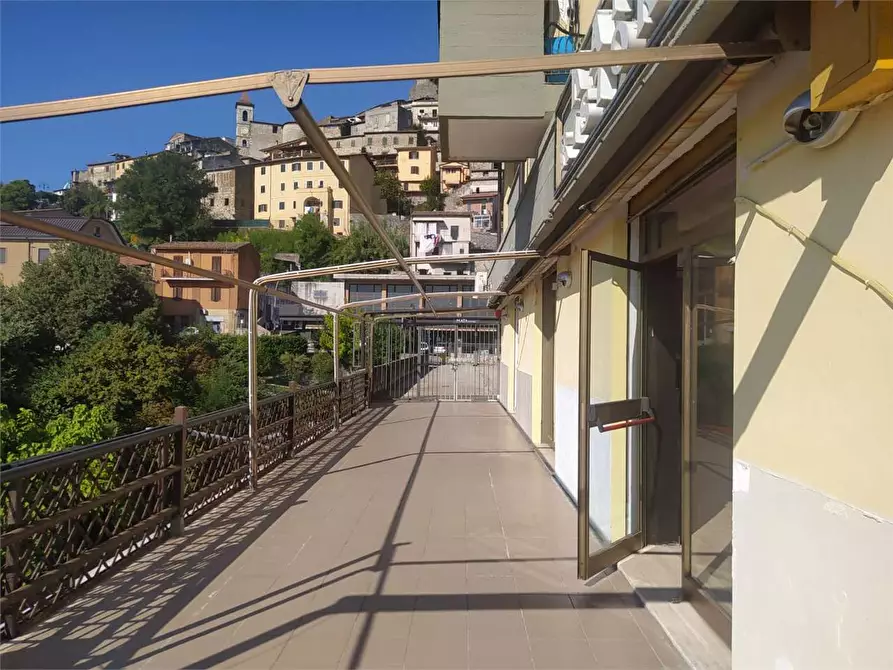 Immagine 10 di Negozio in vendita  a Ceccano