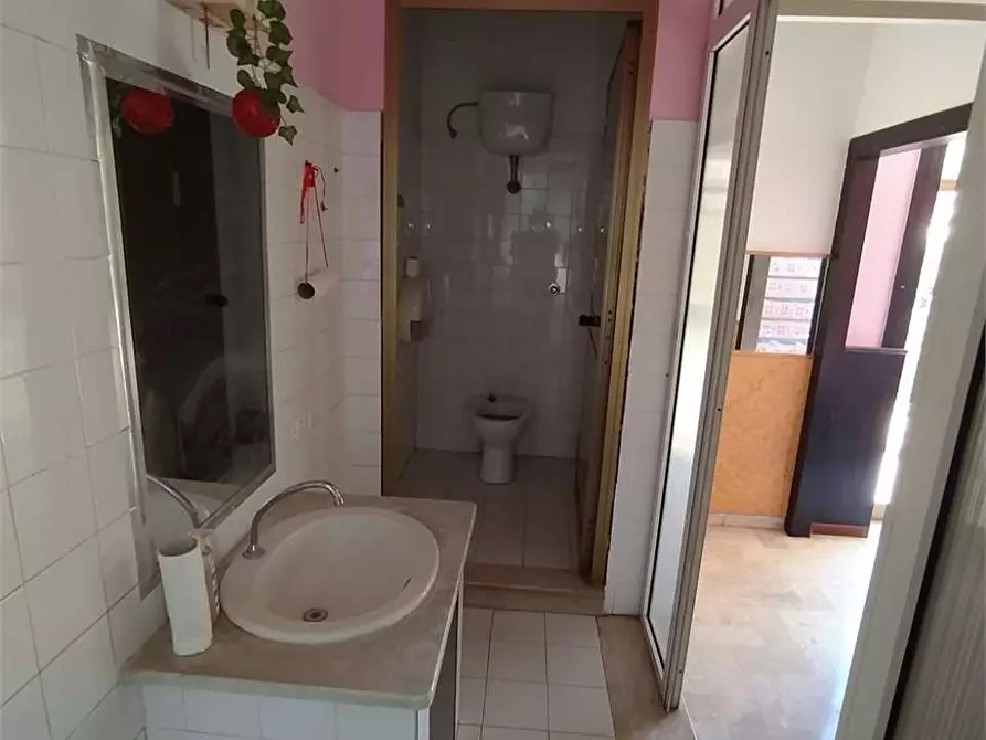 Immagine 12 di Negozio in vendita  a Ceccano