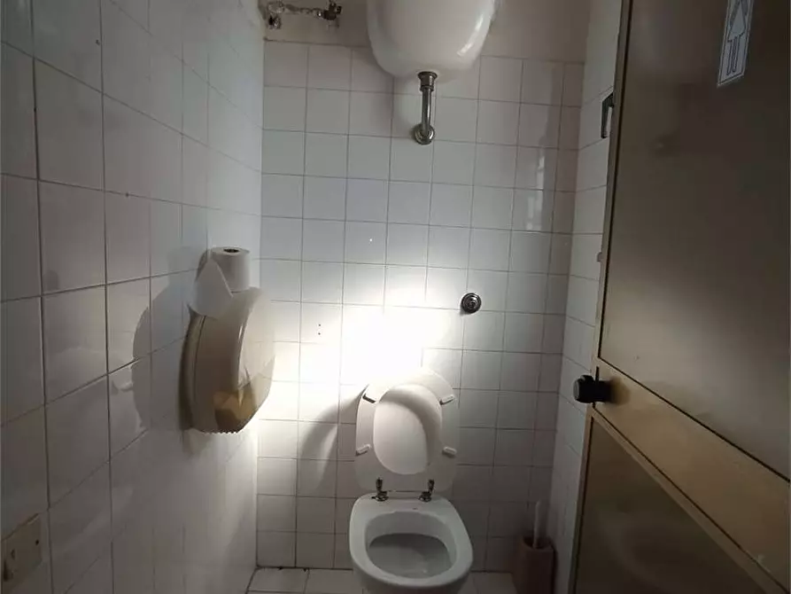 Immagine 14 di Negozio in vendita  a Ceccano