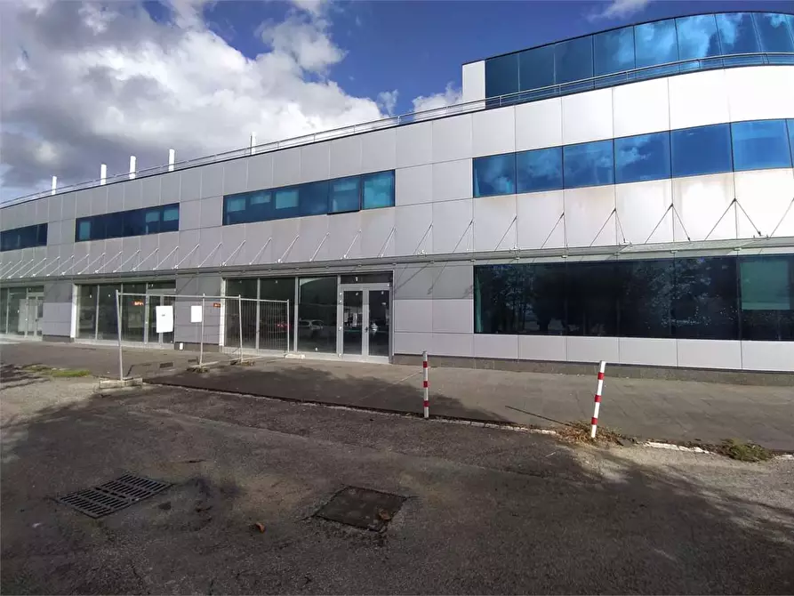 Immagine 3 di Negozio in vendita  a Frosinone