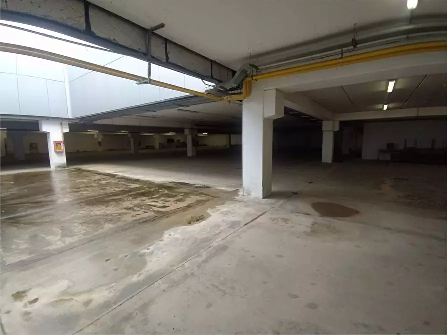 Immagine 8 di Negozio in vendita  a Frosinone