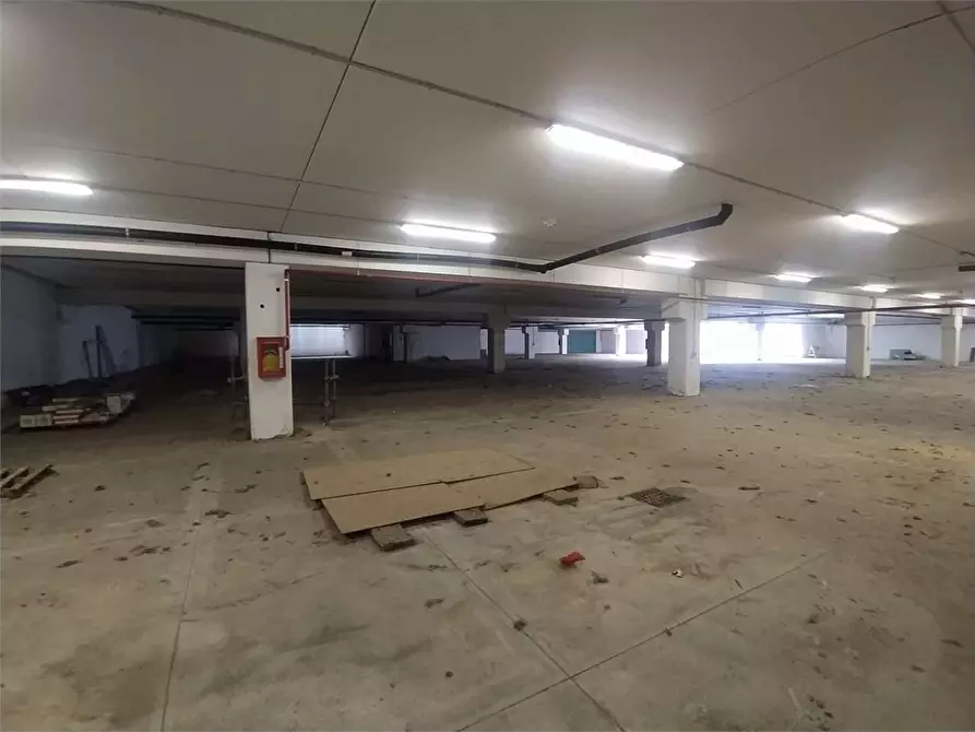 Immagine 19 di Negozio in vendita  a Frosinone