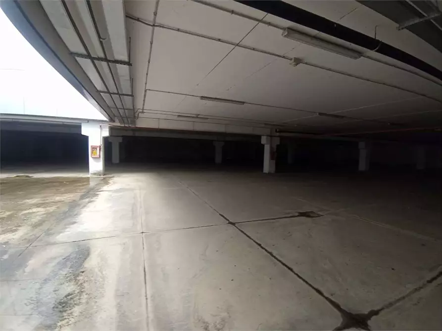 Immagine 32 di Negozio in vendita  a Frosinone