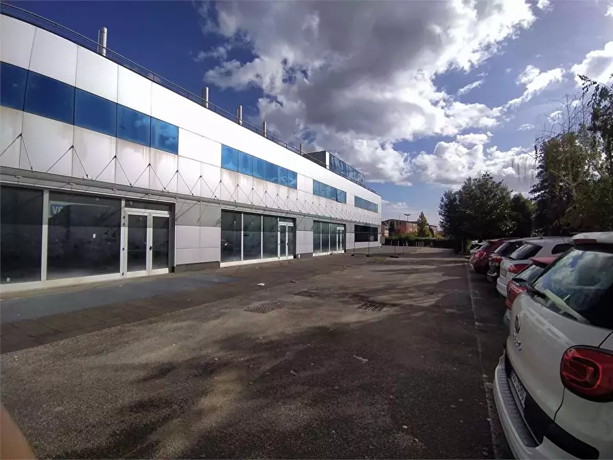 Immagine 33 di Negozio in vendita  a Frosinone