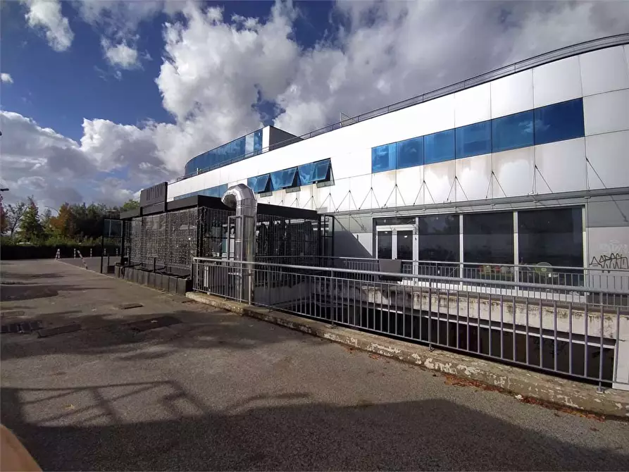 Immagine 38 di Negozio in vendita  a Frosinone