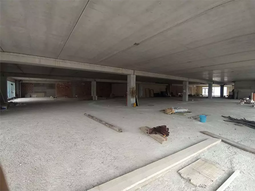 Immagine 4 di Negozio in affitto  a Frosinone