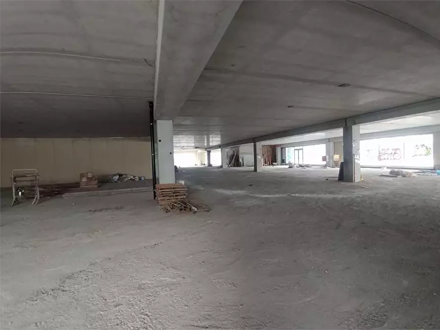 Immagine 5 di Negozio in affitto  a Frosinone