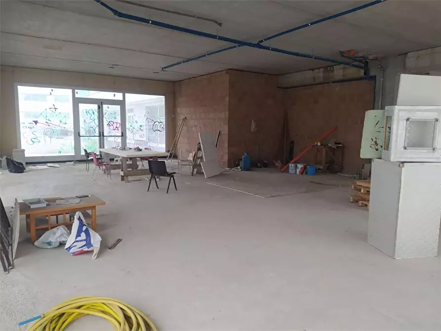 Immagine 10 di Negozio in affitto  a Frosinone