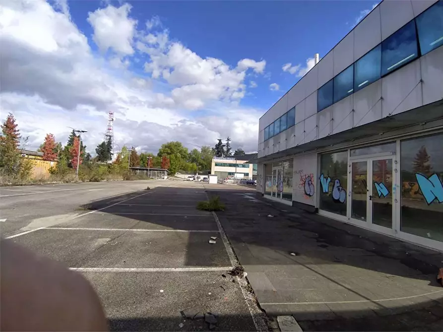 Immagine 11 di Negozio in affitto  a Frosinone