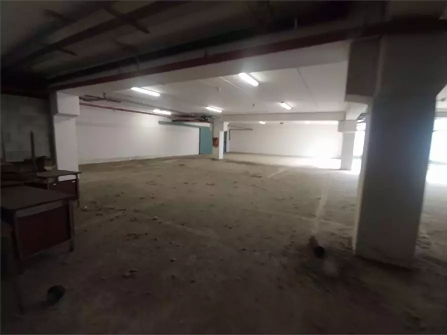 Immagine 13 di Negozio in affitto  a Frosinone