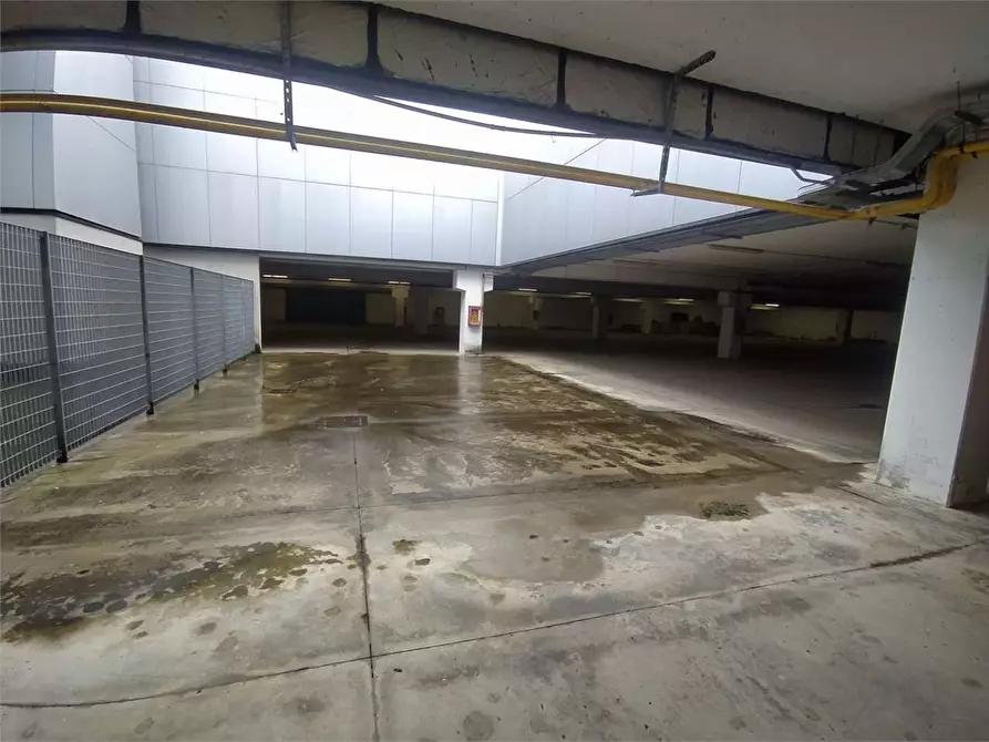 Immagine 30 di Negozio in affitto  a Frosinone