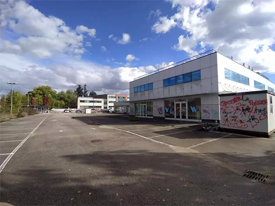 Immagine 34 di Negozio in affitto  a Frosinone