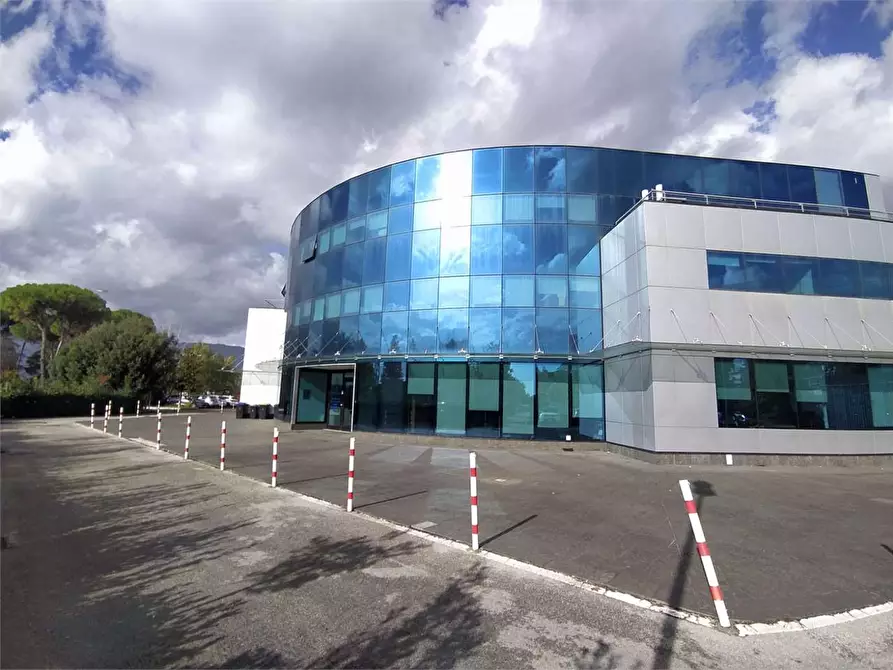 Immagine 35 di Negozio in affitto  a Frosinone