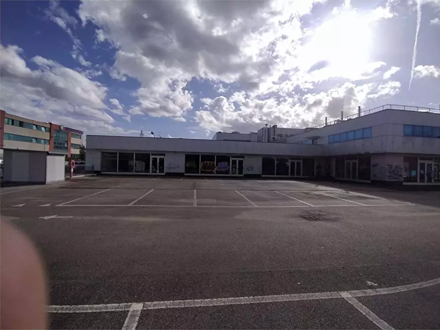 Immagine 38 di Negozio in affitto  a Frosinone