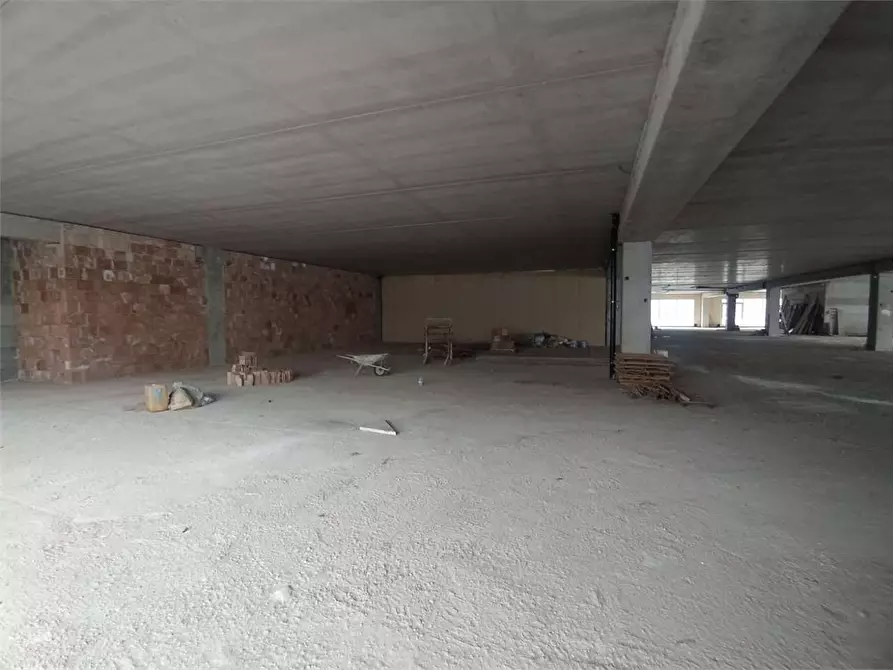 Immagine 19 di Negozio in vendita  a Frosinone